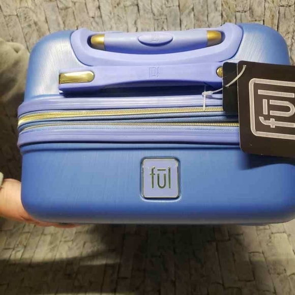 Disney Princess Suitcase - Picture 2 of 8